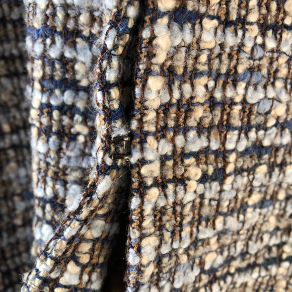 Lafayette 148 tan and blue boucle blazer size 6P - Picture 8 of 8